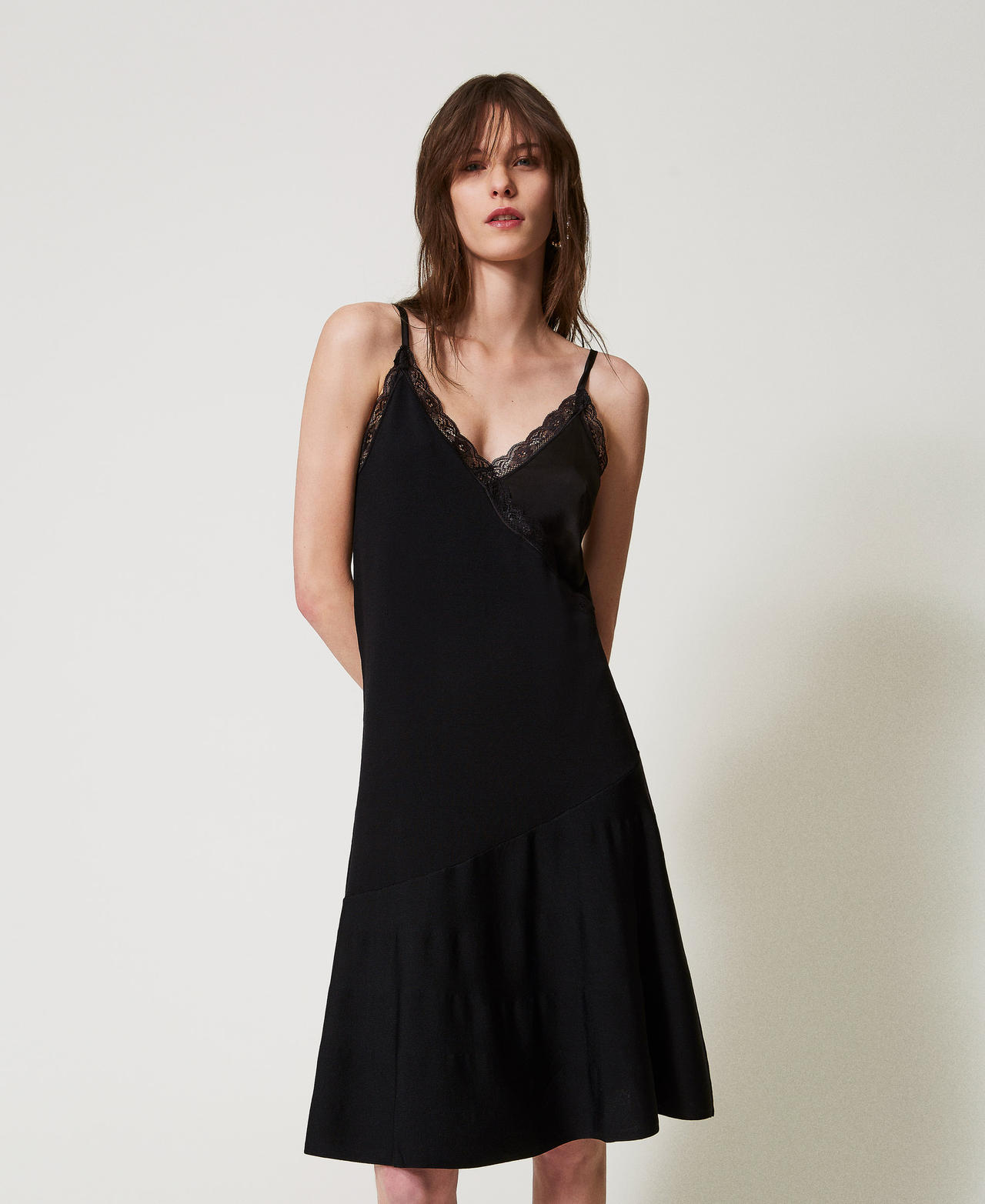 Midistrickkleid mit Spitze Schwarz Frau 251AX3020_00006_01