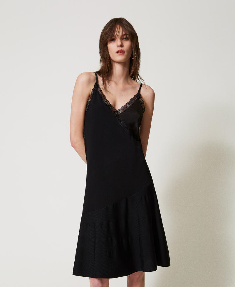 Midistrickkleid mit Spitze Schwarz Frau 251AX3020_00006_01