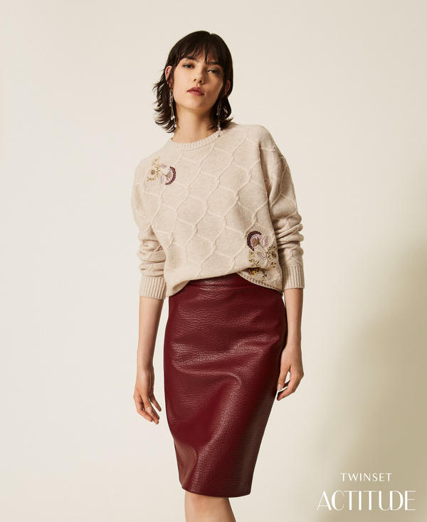 Crew neck wool jumper with floral embroidery