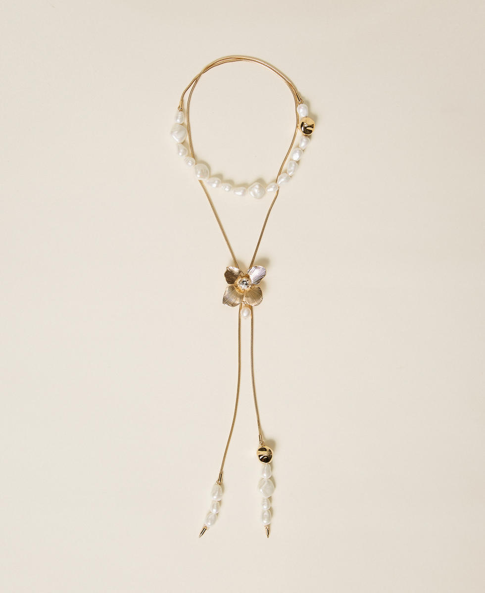 Choker necklace with pearls and flower