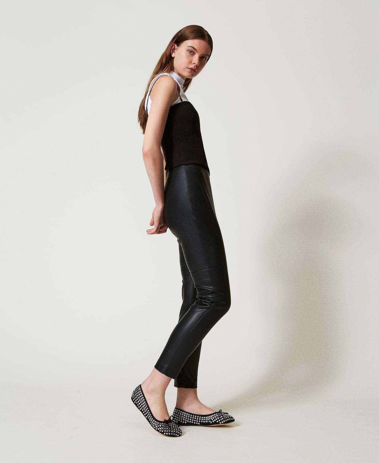 Leggings in Lederoptik Schwarz Frau 251AP2440_00006_01