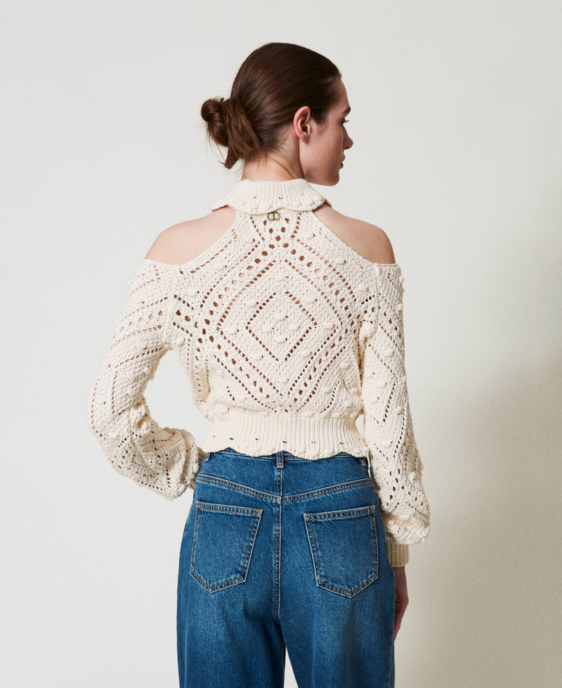 Cropped-Stehkragenpullover mit Lochmuster Light Natural Frau 251TP3540_12227_03
