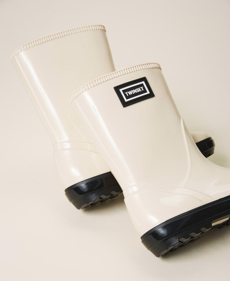 Rain boots with logo Creamy White Girl 202GCJ100-01