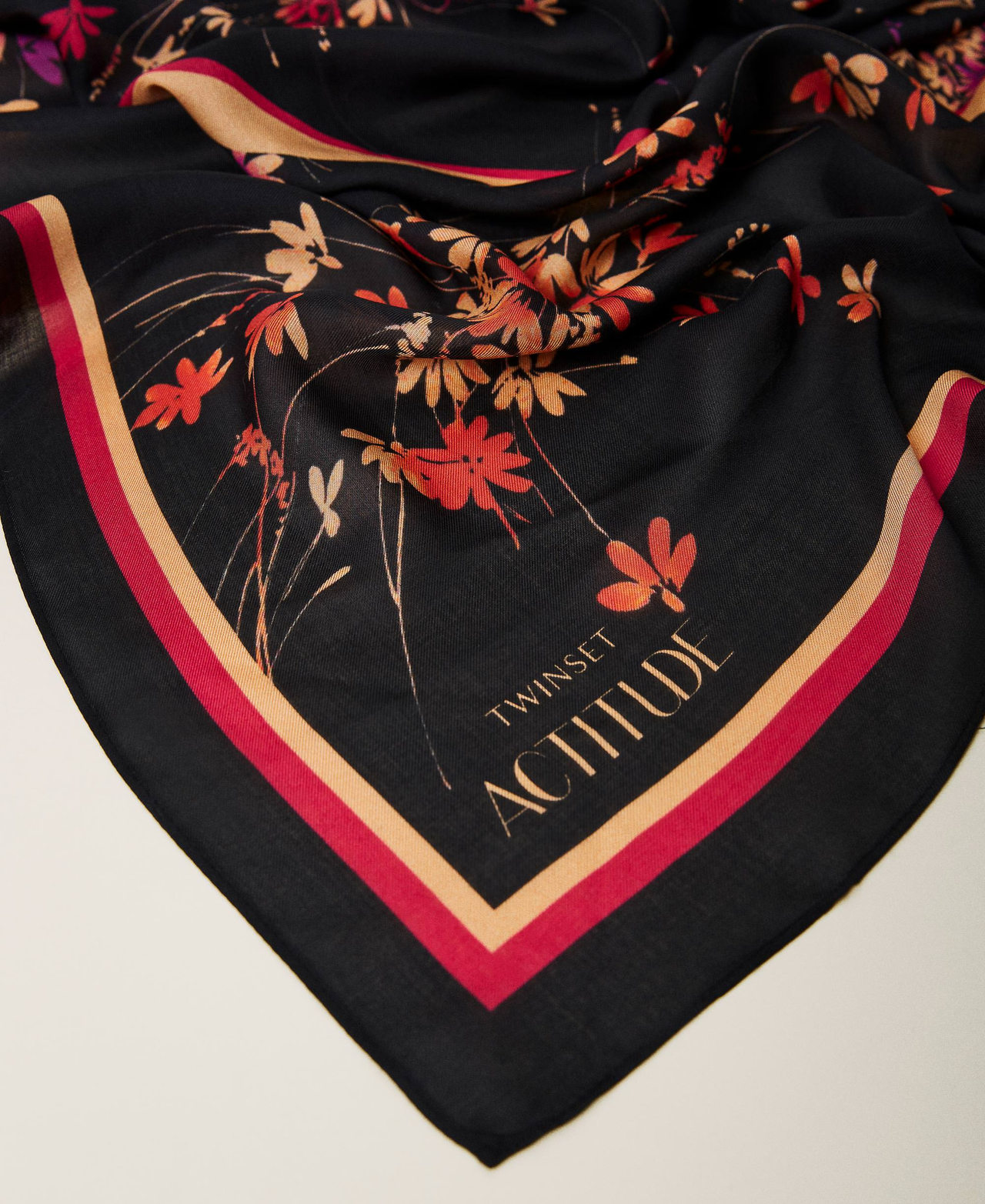 Pañuelo con estampado floral y logotipo Estampado Wild Flowers Negro Mujer 212AA406A-02