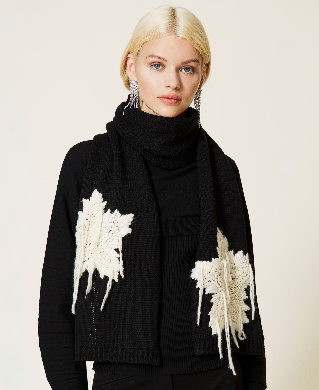 Knitted scarf with embroidery Black Woman 212AA4070-0S