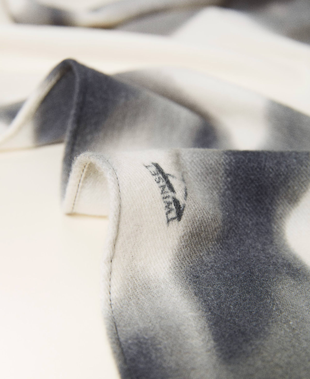 Écharpe en drap avec imprimé Imprimé Dégradé Blanc « Nacre » Femme 212AO534B-02