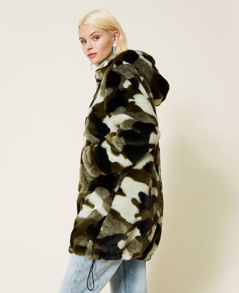 Reversible camouflage puffer jacket Camouflage Jacquard Woman 212AP2021-03