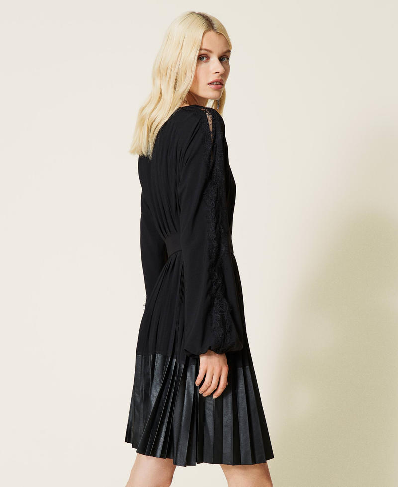 Vestido de crep&eacute; de China plisado con encaje Negro Mujer 212AP2082-02