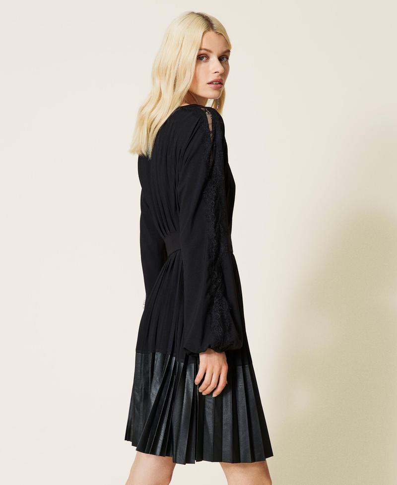 Платье из плиссированного крепдешина с кружевом Черный женщина 212AP2082-02