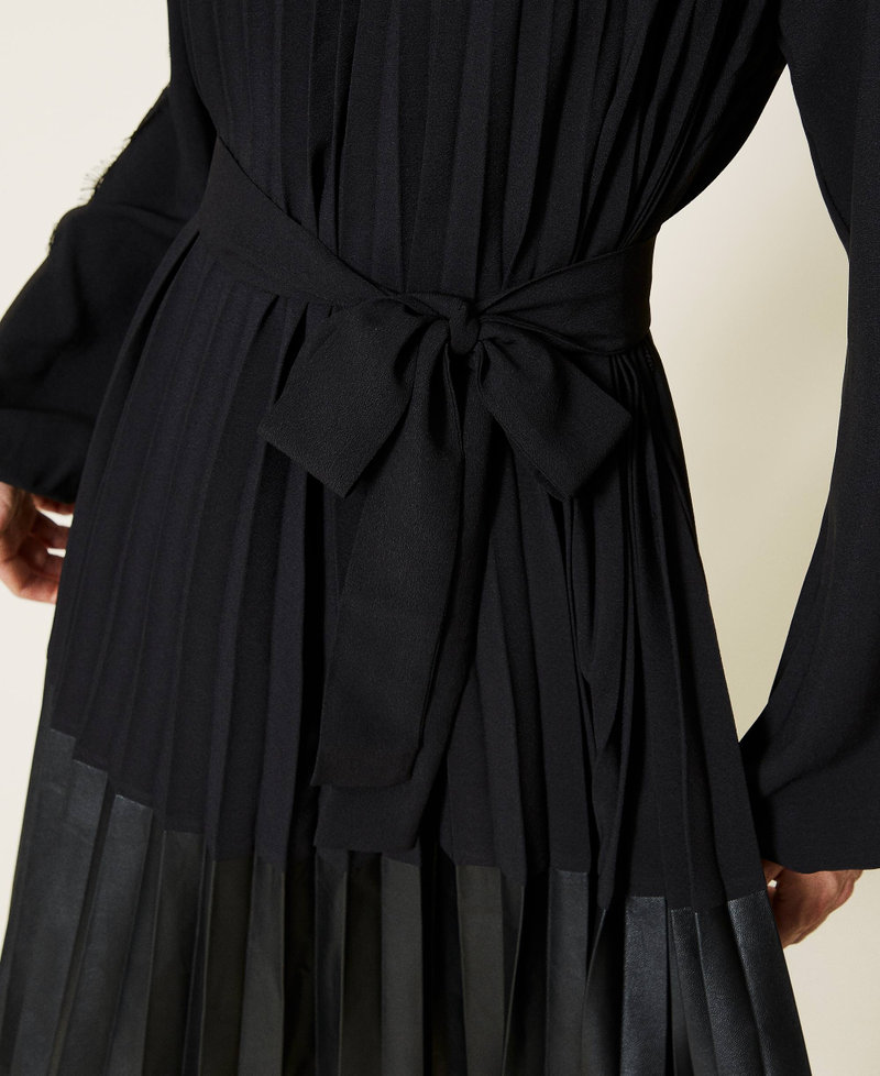 Vestido de crep&eacute; de China plisado con encaje Negro Mujer 212AP2082-05