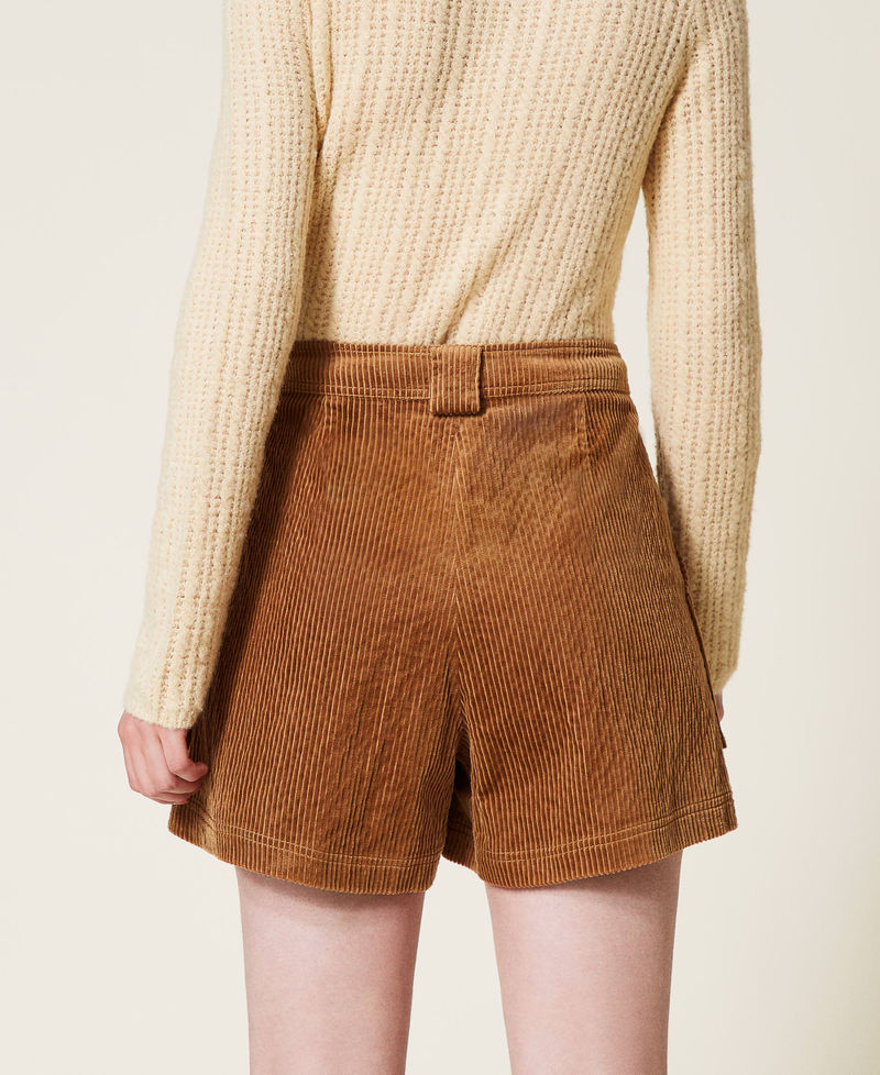 &lsquo;Borax&rsquo; corduroy shorts &ldquo;Panama&rdquo; Brown Woman 212AP2243-03