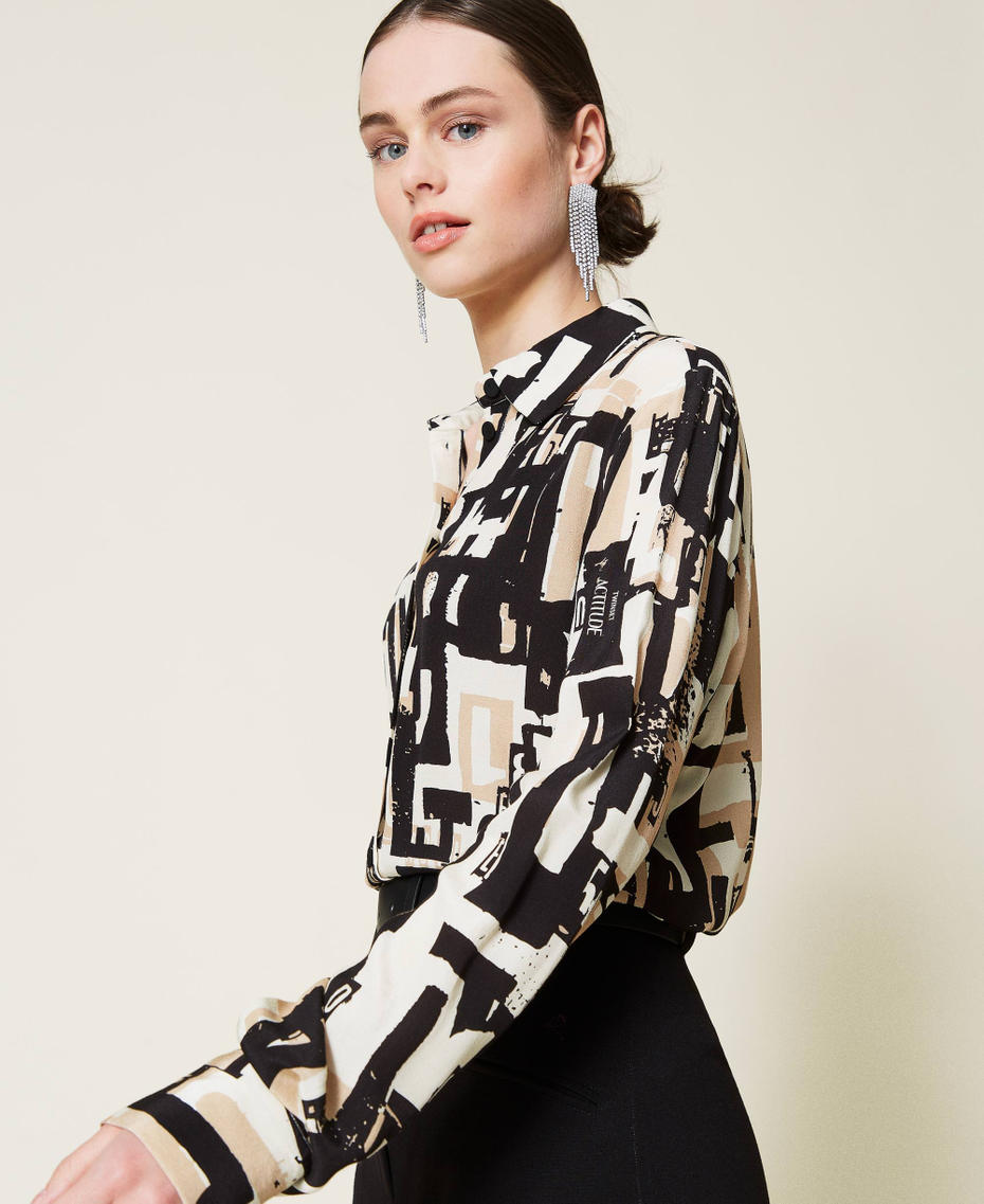 Camisa de crep&eacute; de China con estampado de logotipo Estampado Lettering Negro Mujer 212AP2562-03