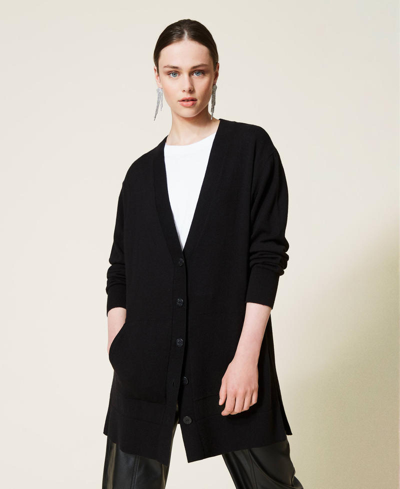 Wool blend cardigan with writing Two-tone Black / “Sea Salt” White Woman 212AP3121-02