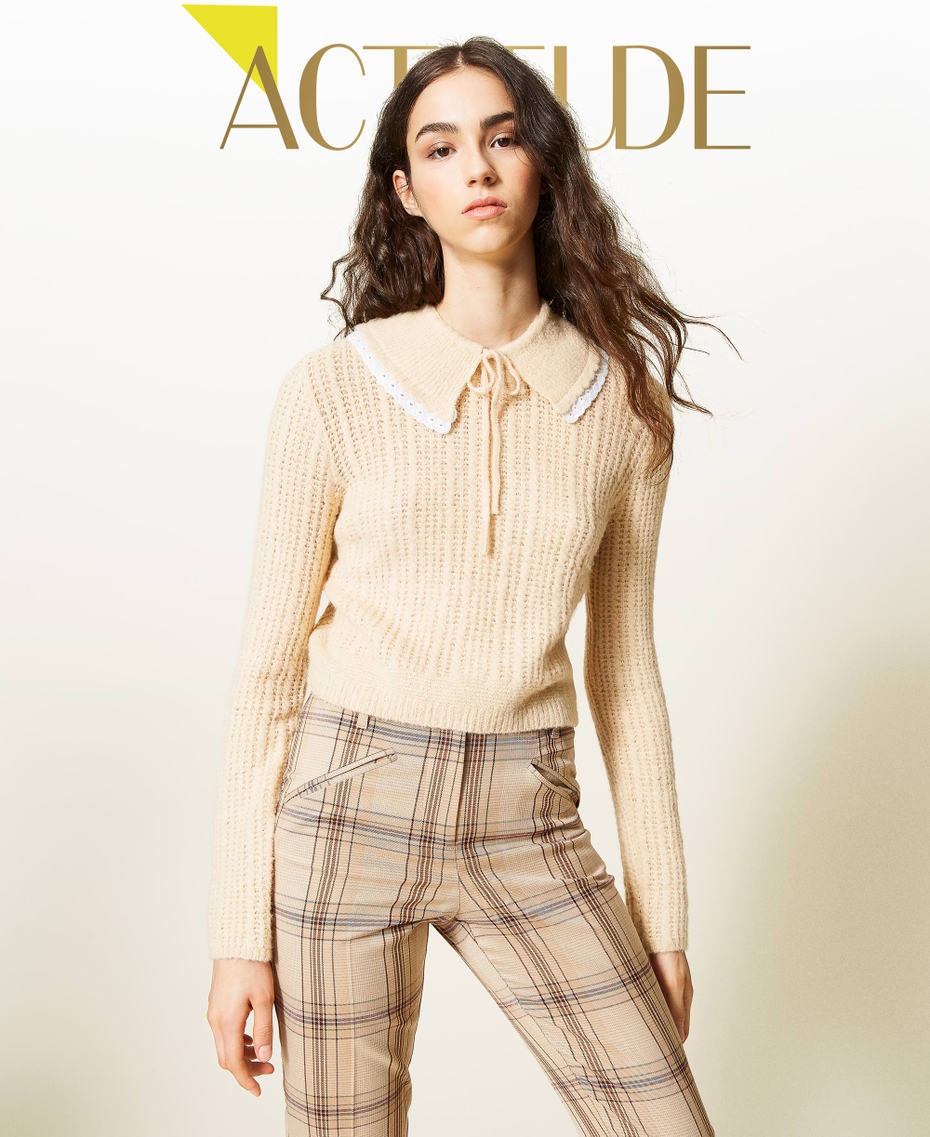 Pullover mit Zopfmuster und besticktem Kragen &bdquo;Light Tan&ldquo;-Beige Frau 212AP3170-01