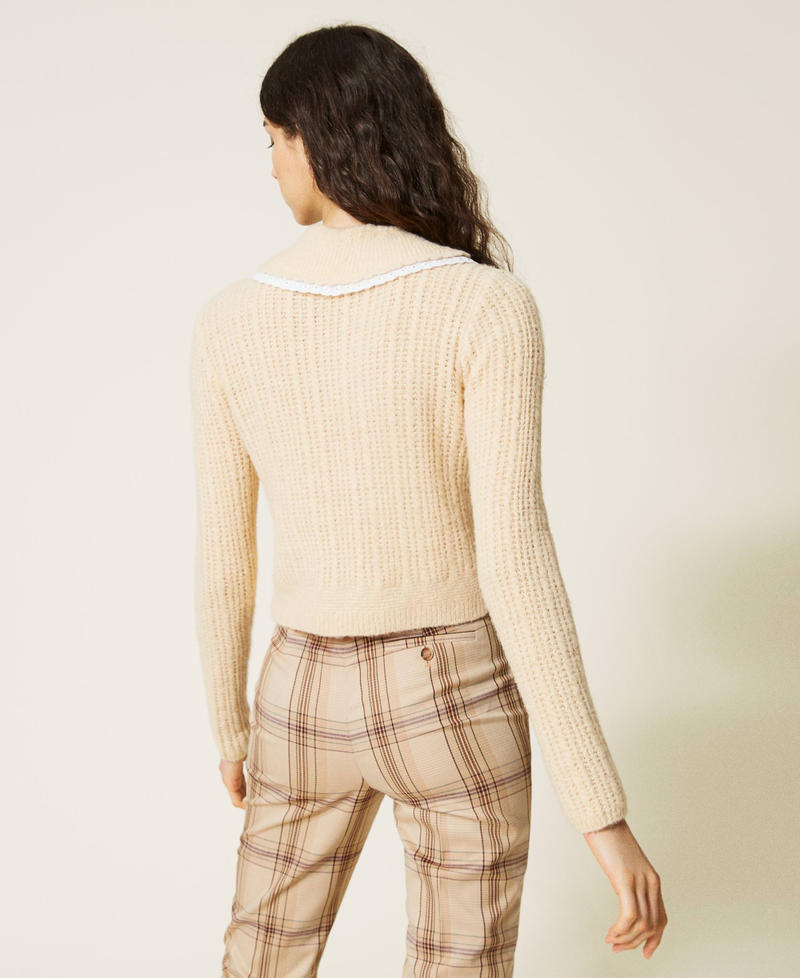 Pullover mit Zopfmuster und besticktem Kragen &bdquo;Light Tan&ldquo;-Beige Frau 212AP3170-04
