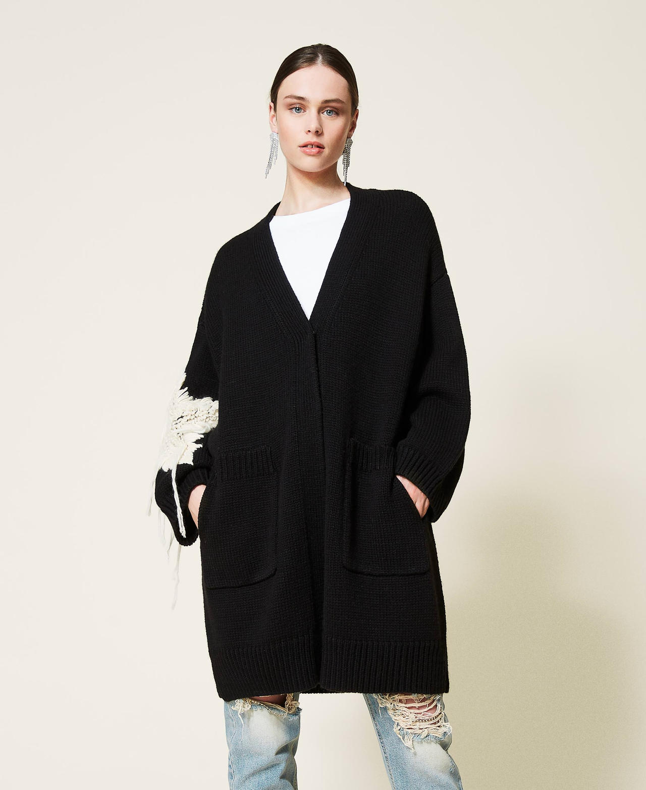 Knit cat with star embroidery Two-tone Black / &ldquo;Sea Salt&rdquo; White Woman 212AP3182-02