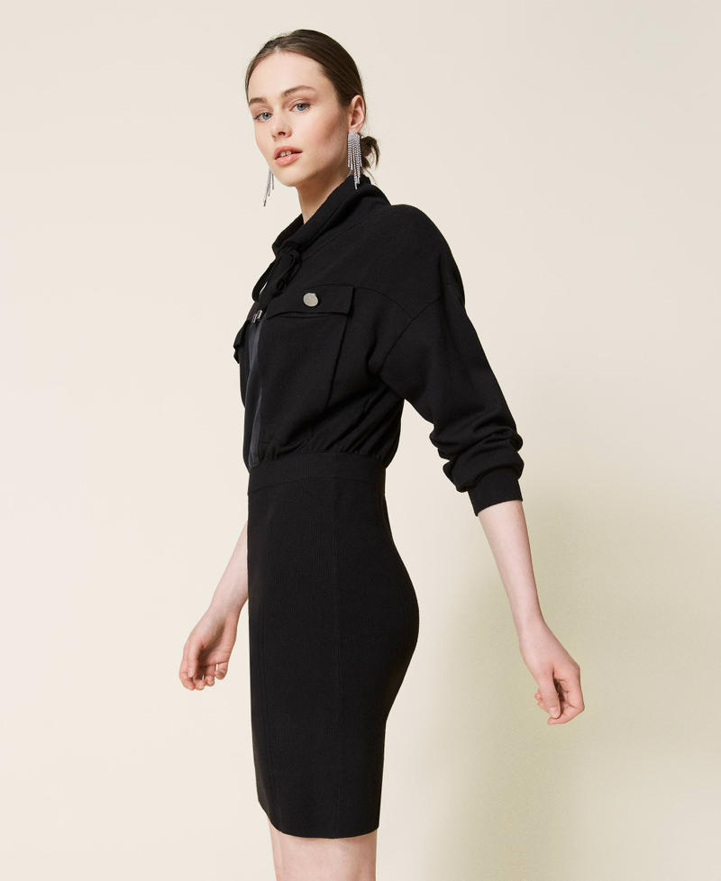 Трикотажное платье с атласными вставками Черный женщина 212AP3191-02