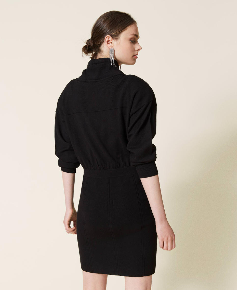 Strickkleid mit Satineins&auml;tzen Schwarz Frau 212AP3191-04