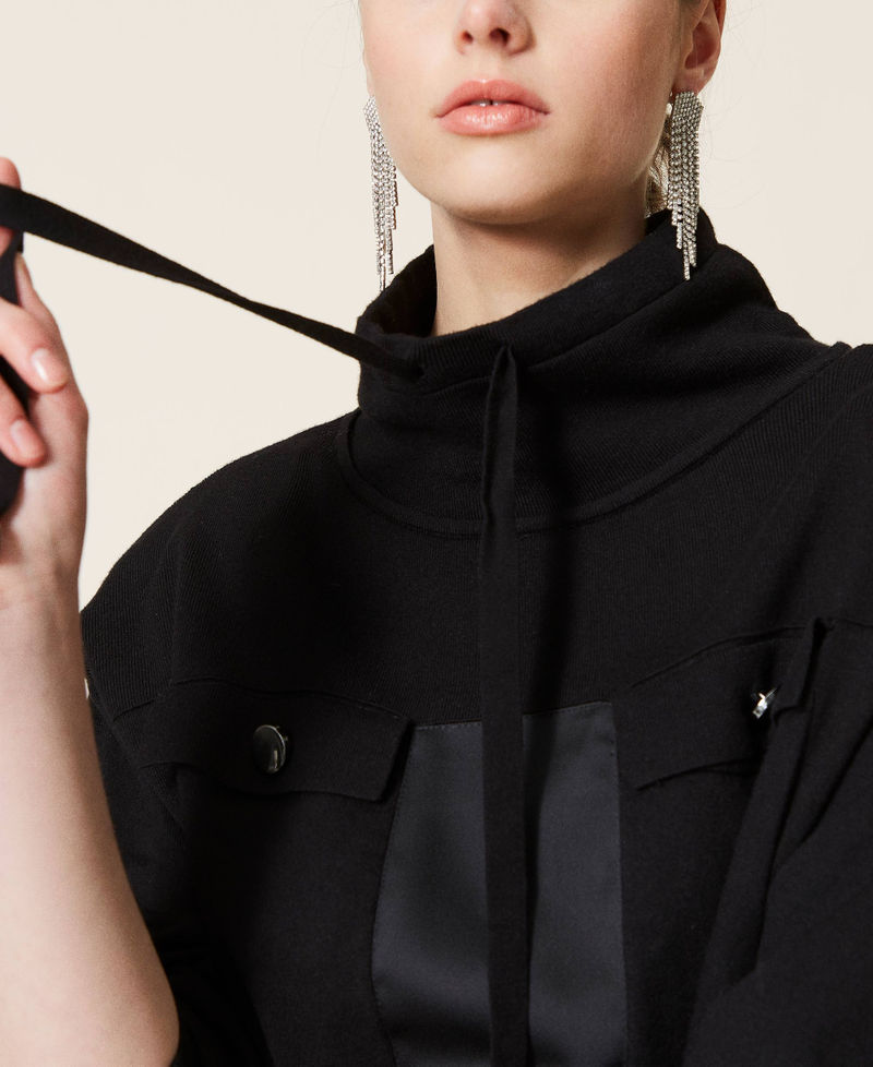 Strickkleid mit Satineins&auml;tzen Schwarz Frau 212AP3191-05