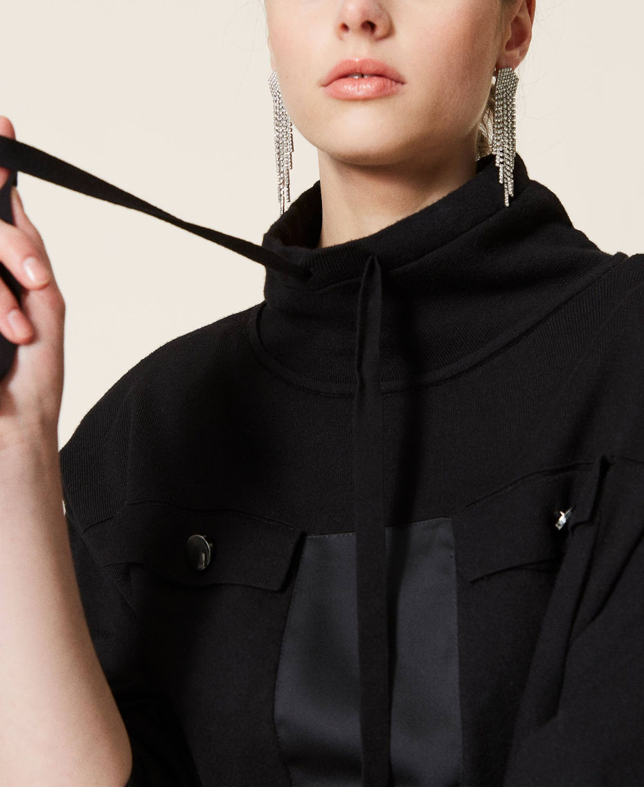 Strickkleid mit Satineins&auml;tzen Schwarz Frau 212AP3191-05