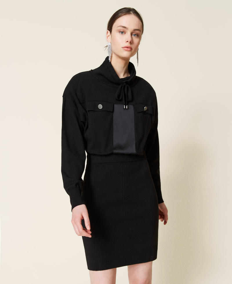 Strickkleid mit Satineins&auml;tzen Schwarz Frau 212AP3191-06