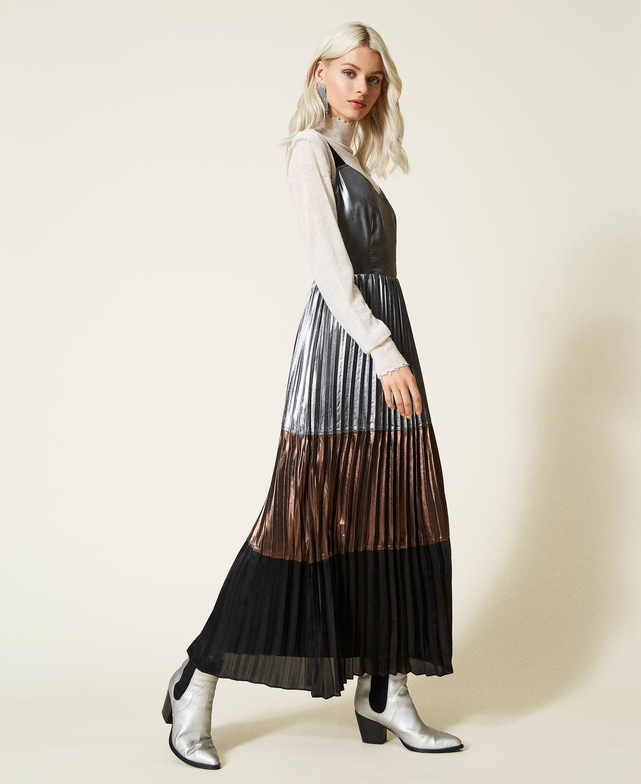 Laminated georgette long dress &ldquo;Mou&rdquo; Beige / &ldquo;Metal Gun&rdquo; Grey / Black Woman 212AT2231-03