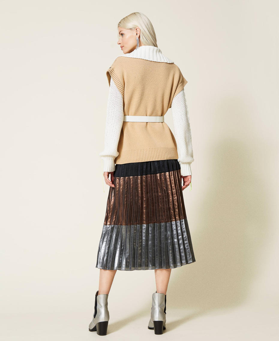 Pleated georgette skirt &ldquo;Mou&rdquo; Beige / &ldquo;Metal Gun&rdquo; Grey / Black Woman 212AT2232-05