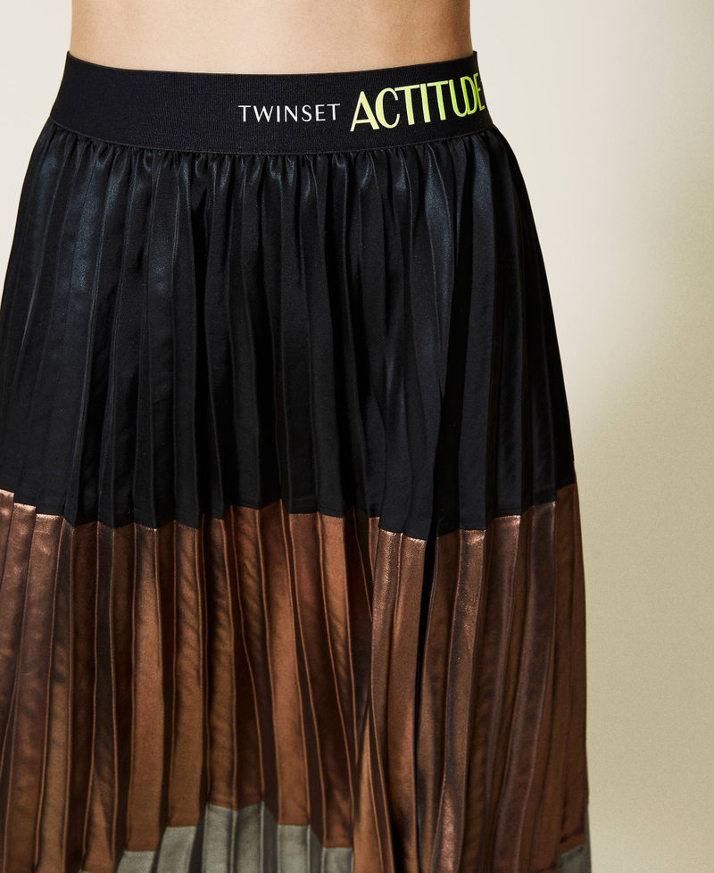 Pleated georgette skirt &ldquo;Mou&rdquo; Beige / &ldquo;Metal Gun&rdquo; Grey / Black Woman 212AT2232-06