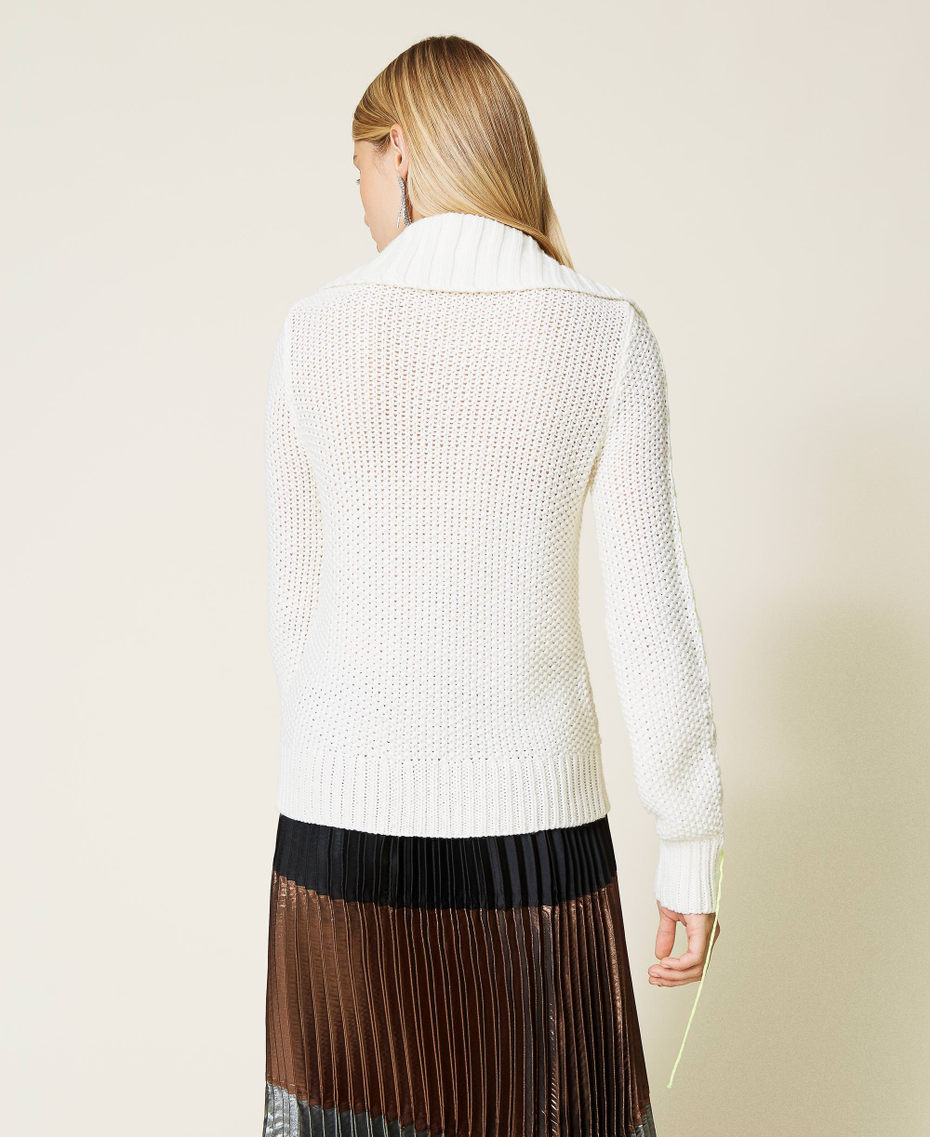 Pull en laine m&eacute;lang&eacute;e avec boutonni&egrave;re Nacre Femme 212AT3230-04