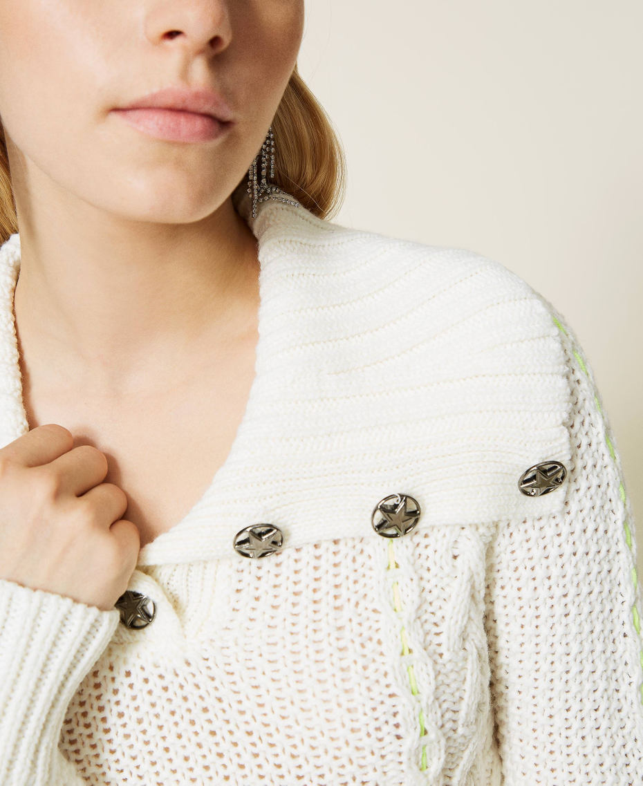 Pull en laine m&eacute;lang&eacute;e avec boutonni&egrave;re Nacre Femme 212AT3230-05