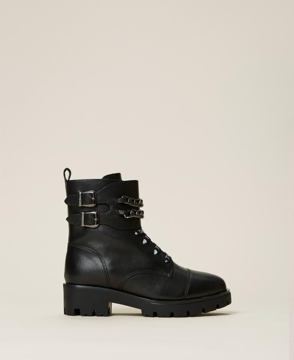 Combat boots with chains 2025