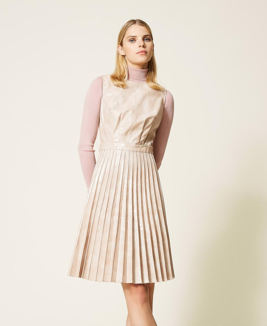Kleid mit Krokoprägung Schwarz Frau 212LI2EDD-01