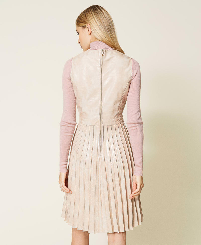 Kleid mit Krokoprägung Schwarz Frau 212LI2EDD-03