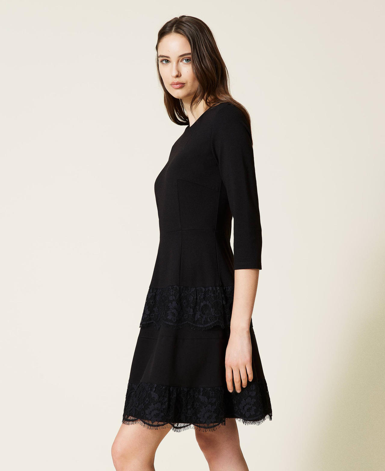 Dress with lace flounces Black Woman 212LI2RGG-02