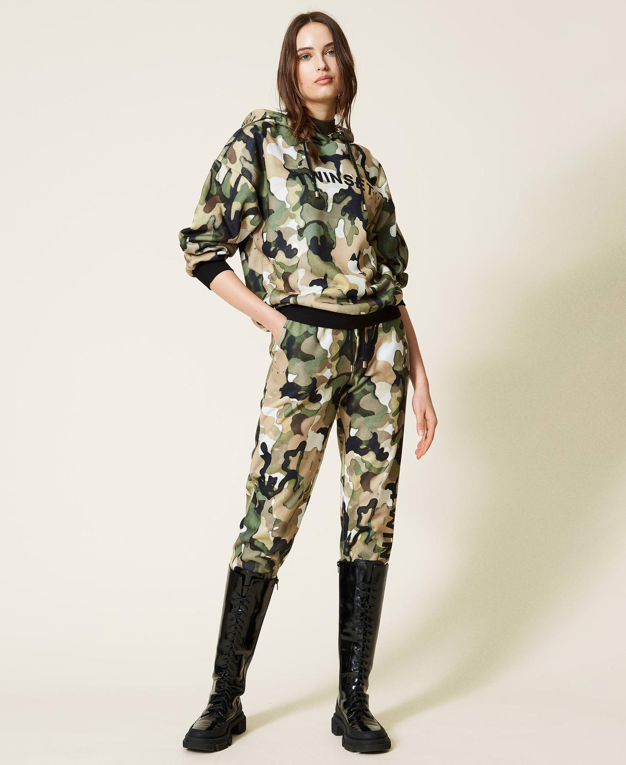 Sweatshirt und Joggers mit Camouflagemuster Jungle-Camouflageprint Frau 212LI2WAA-02