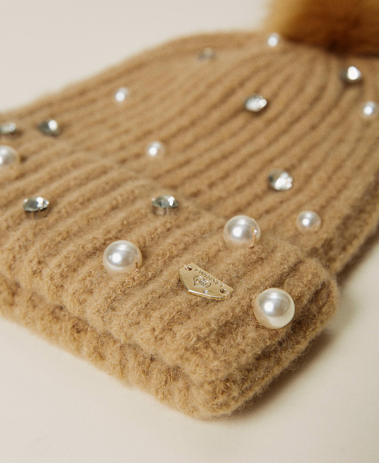 Knitted beanie with pearls and rhinestones Desert Light Woman 212LI4ZAA-02