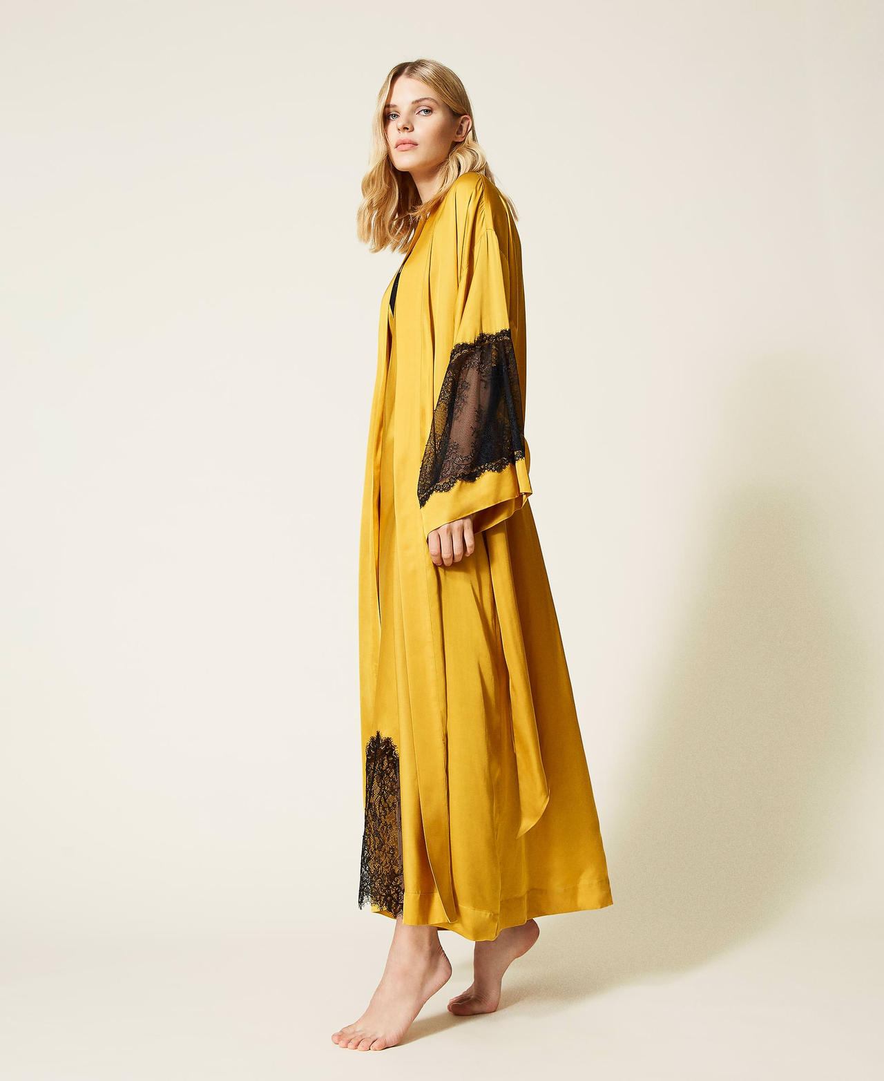 Long satin dressing gown with lace Two-tone “Saffron” Yellow / Black Woman 212LL2BKK-02