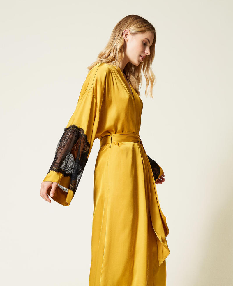 Длинный атласный халат с кружевом Двухцветный Желтый "Шафран"/Черный женщина 212LL2BKK-05