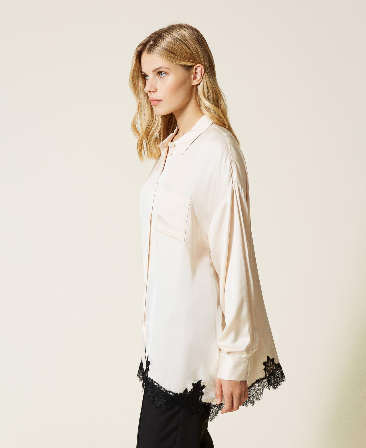 Satin shirt with lace Two-tone “Shell” Beige / Black Woman 212LL2BMM-02