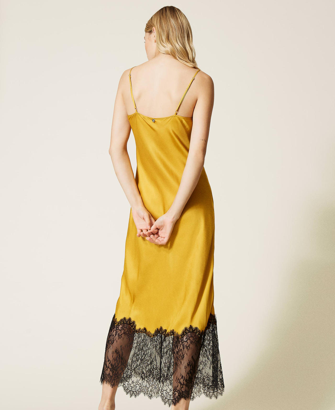 Sottoveste lunga in raso con pizzo Bicolor Giallo "Zafferano" / Nero Donna 212LL2BPP-03