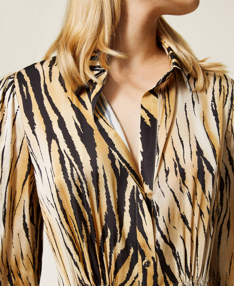Hemdblusenkleid aus Satin mit Animaldessin Print „Tiger“ Frau 212LL2EPP-05