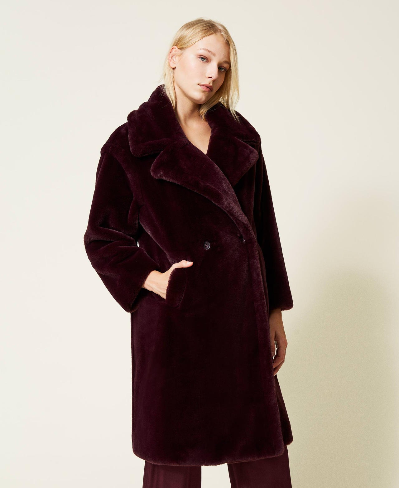 Двубортное пальто с лацканами Фиолетовый "Темное вино" женщина 212LL2NAA-02