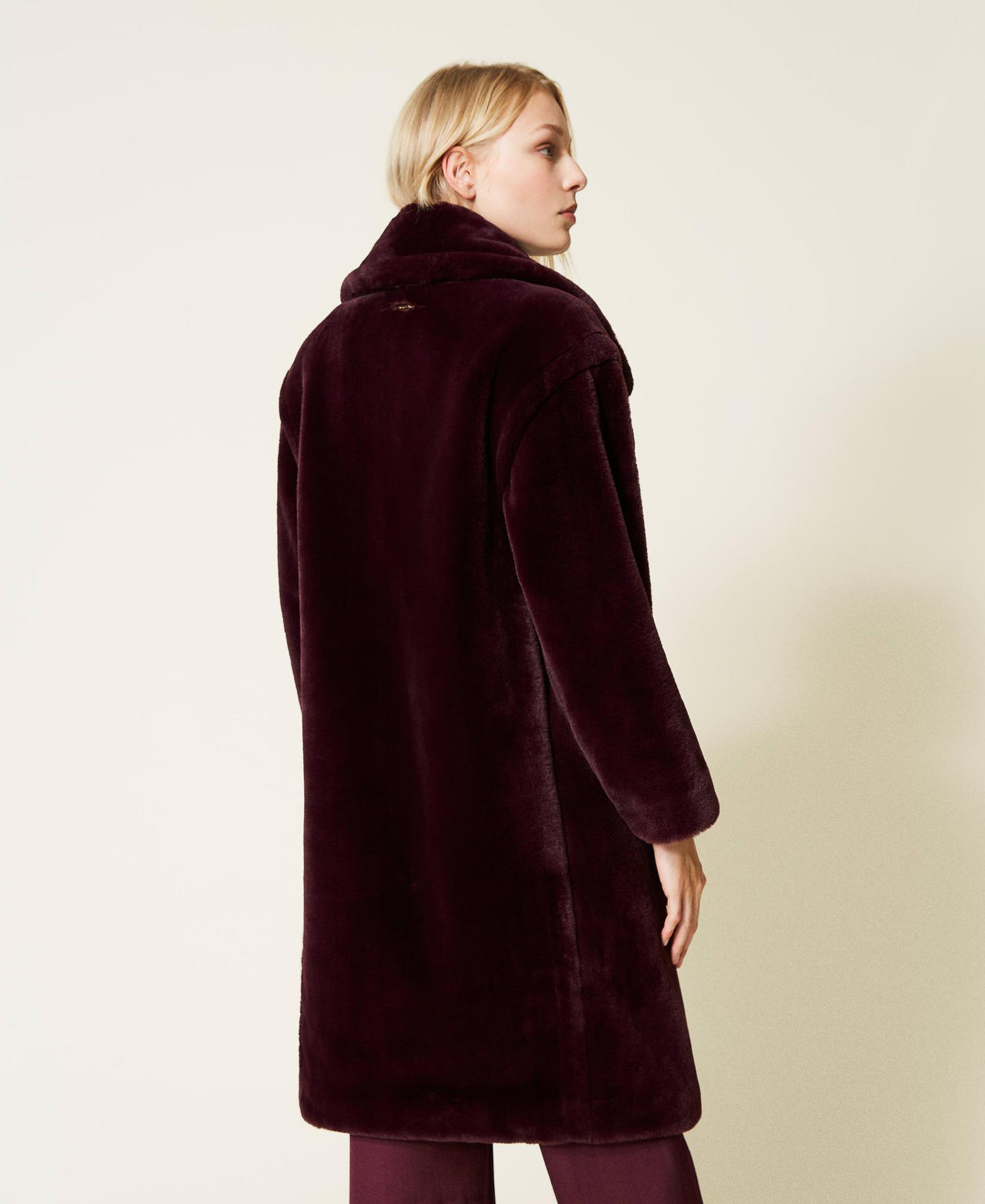 Двубортное пальто с лацканами Фиолетовый "Темное вино" женщина 212LL2NAA-03