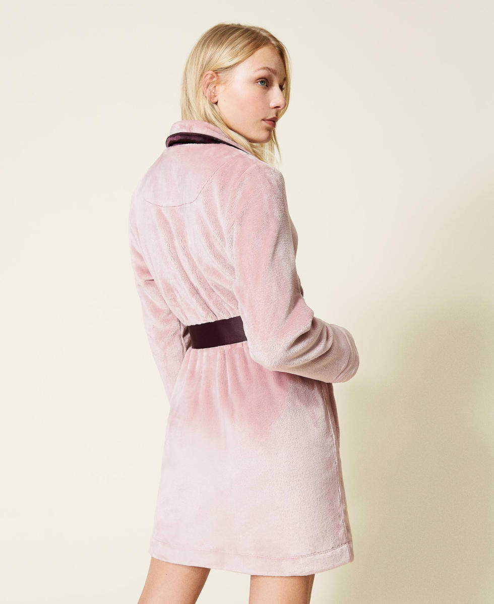 Pale pink dressing gown outlet