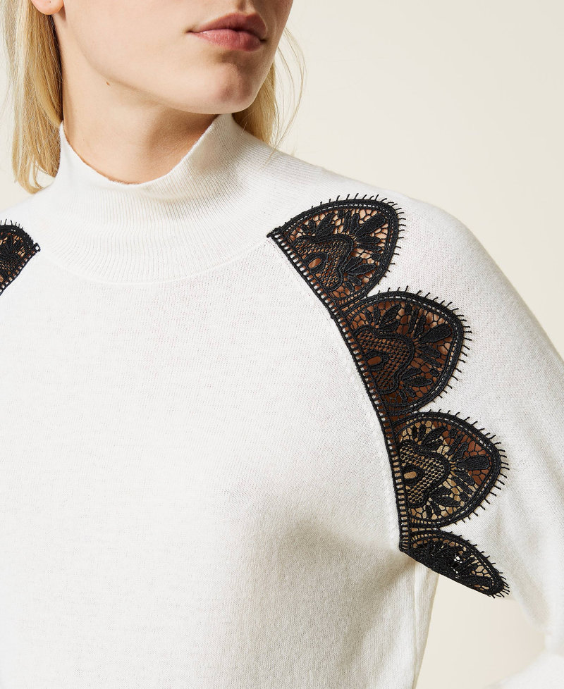 Pull avec dentelle macram&eacute; Bicolore Beige &laquo;&thinsp;Shell&thinsp;&raquo; / Noir Femme 212LL3GXX-04