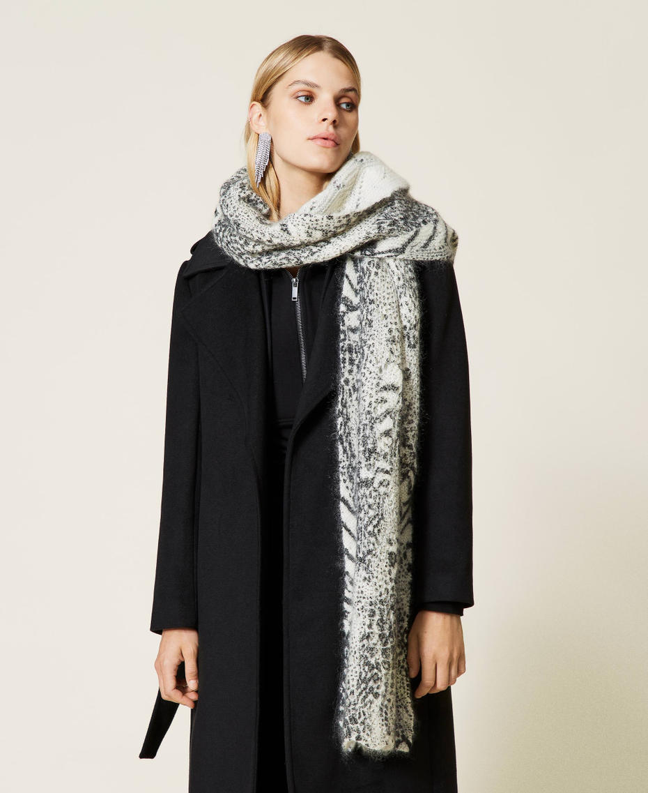 Strickschal mit Lochmuster und Animaldessin Animalprint-Patchwork Schnee / Schwarz Frau 212TA405C-0S