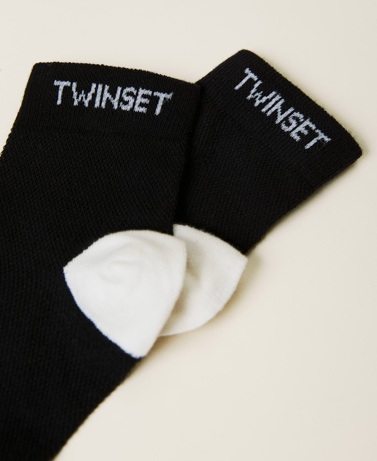 Cotton blend beanie with logo Bicolour "Snow" White / Black Woman 212TA4061-02