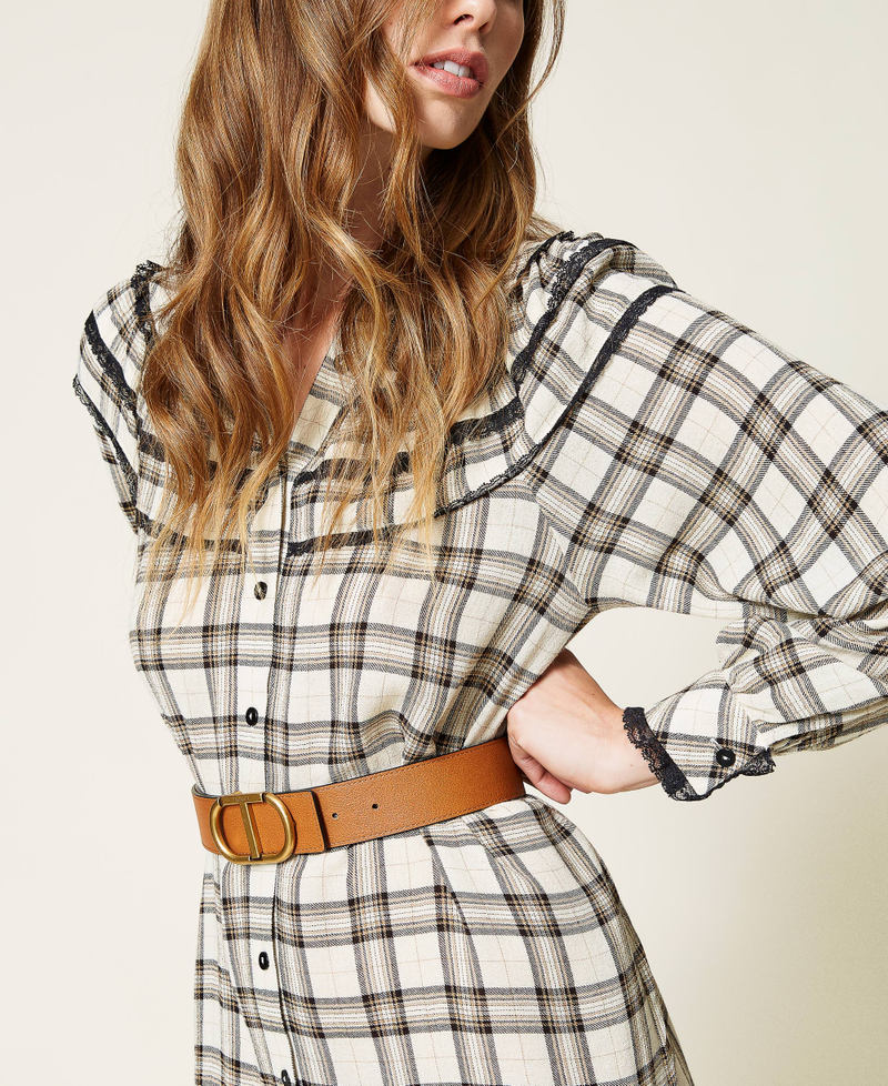 Reversible leather belt with logo