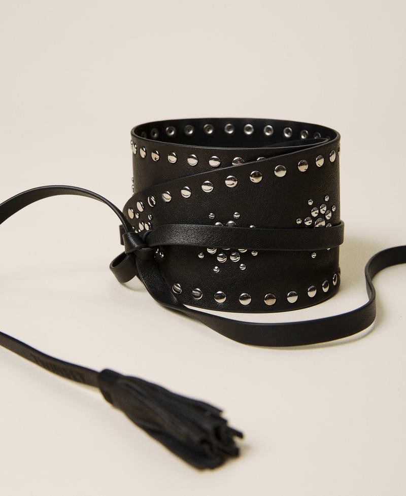 Lederg&uuml;rtel mit Nieten