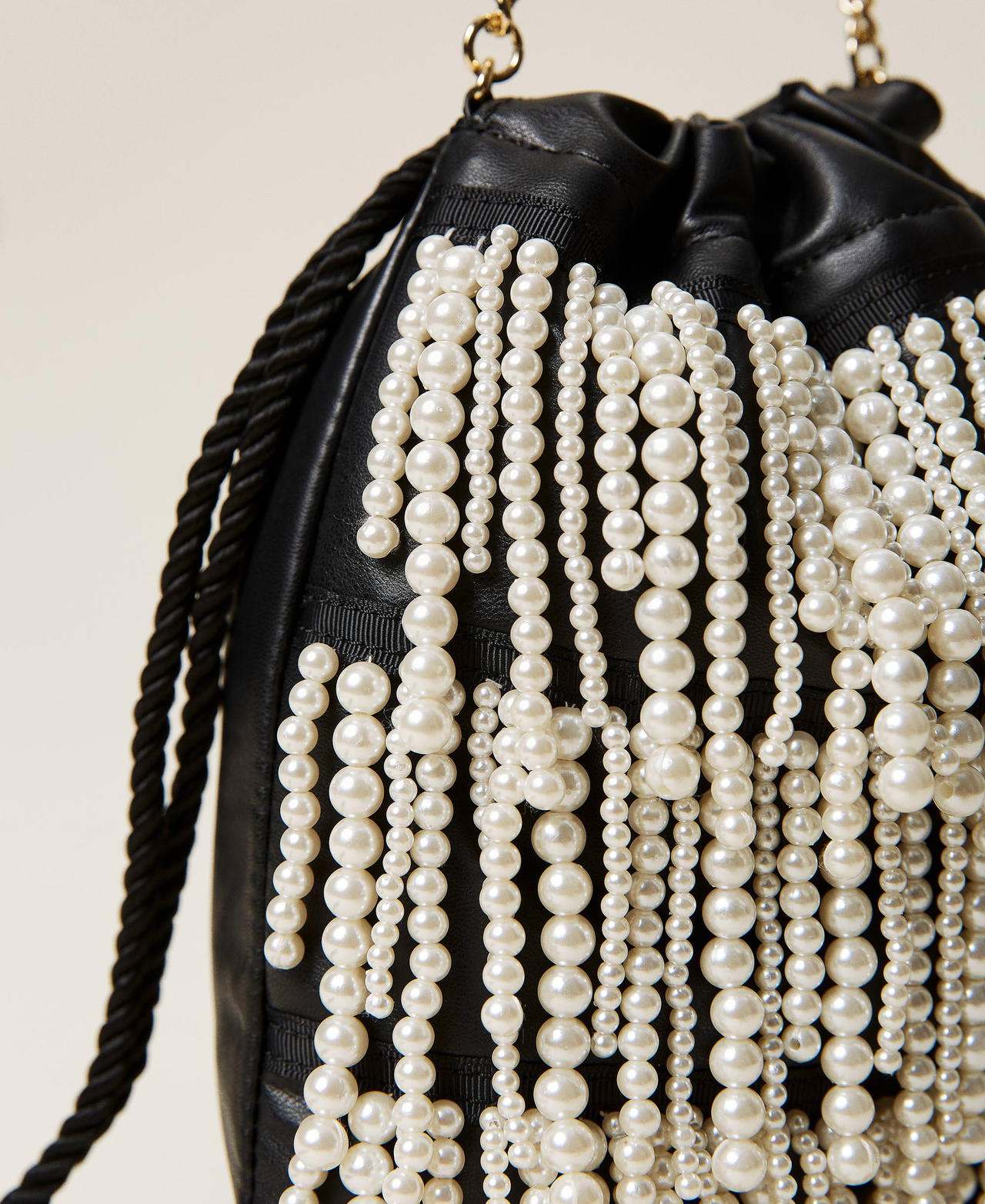 Bucket bag with pearl fringes Black Woman 212TB7300-03